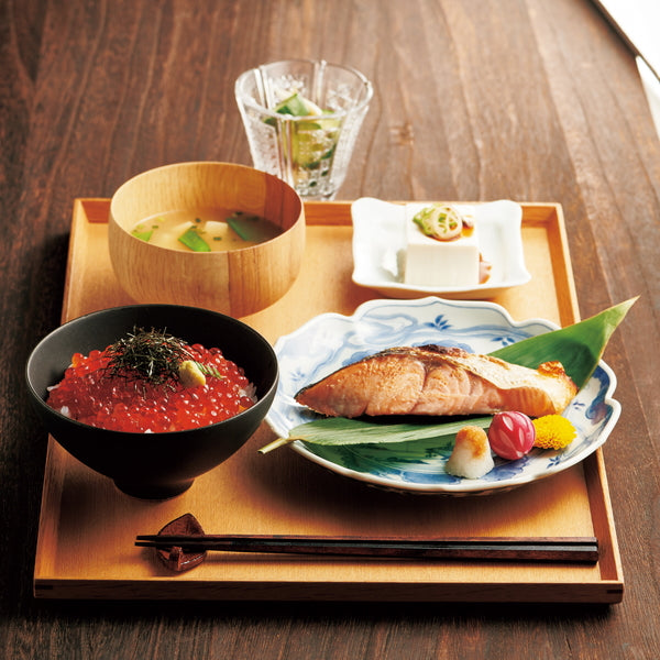 【お歳暮熨斗】北海道　銀毛新巻鮭といくら