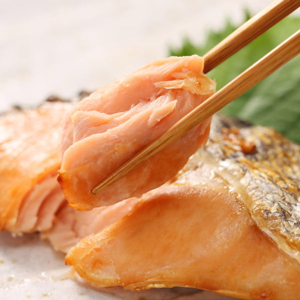 【お歳暮熨斗】北海道　銀毛新巻鮭　姿切り身