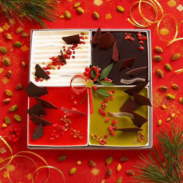 shirokane sweet　TOKYO　スクエアスイーツおせち　４種Mixスイーツアソート
（ベリーショート、ミロワールフランボワーズ、ミロワールショコラ、ミロワールピスターシュ）