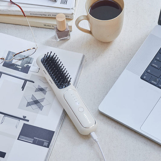 【ギフトカード】FESTINO（フェスティノ）充電式スタイリング ヒーターブラシ ホワイト